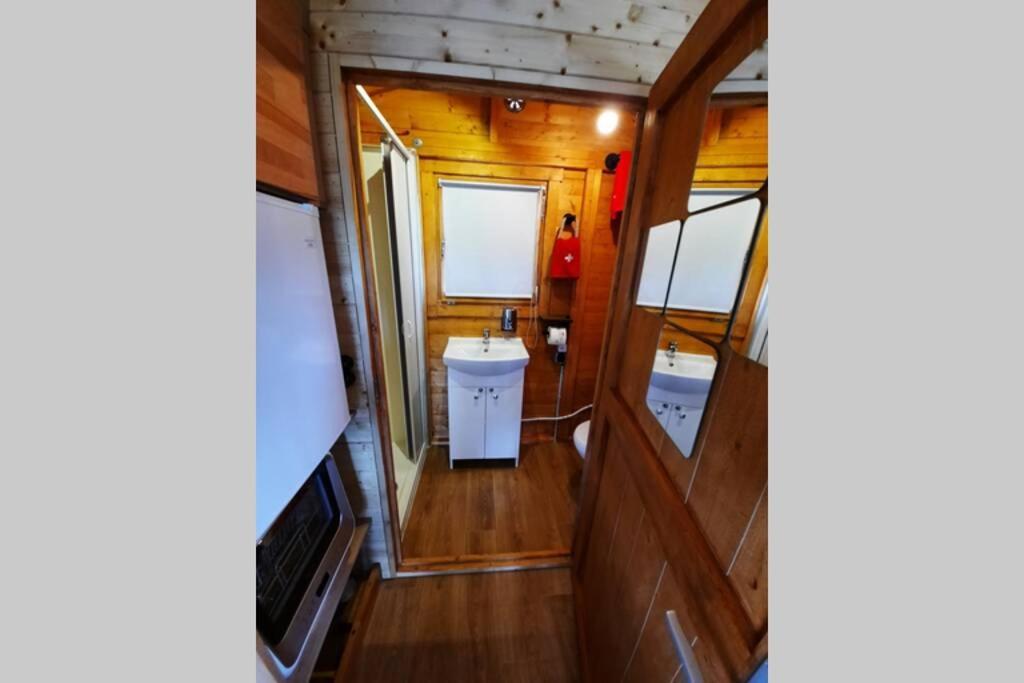 Autarkes Tiny House Mit Rheinblick Rumikon Exterior foto